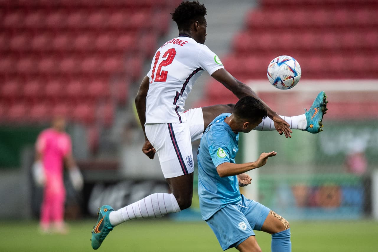 Inglaterra le remontó a Israel y lo derrotó 1-3 en tiempos extra con goles de Callum Doyle, Carney Chukwuemeka y Aaron Ramsey para coronarse en el Campeonato Europeo Sub-19.