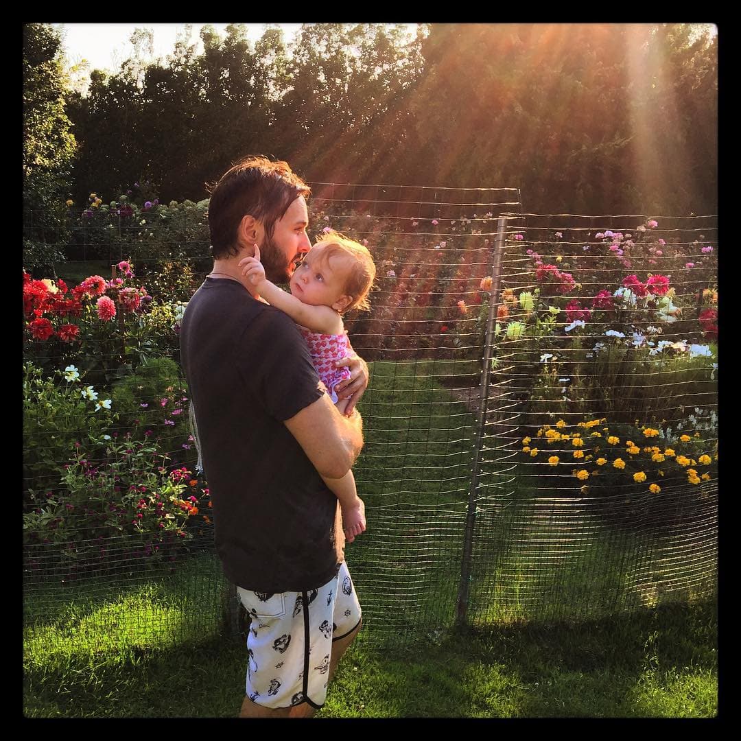 Así de linda festejó su cumpleaños en brazos de papi.