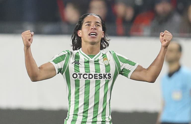 Lainez y Guardado, convocados por el nuevo DT del Betis