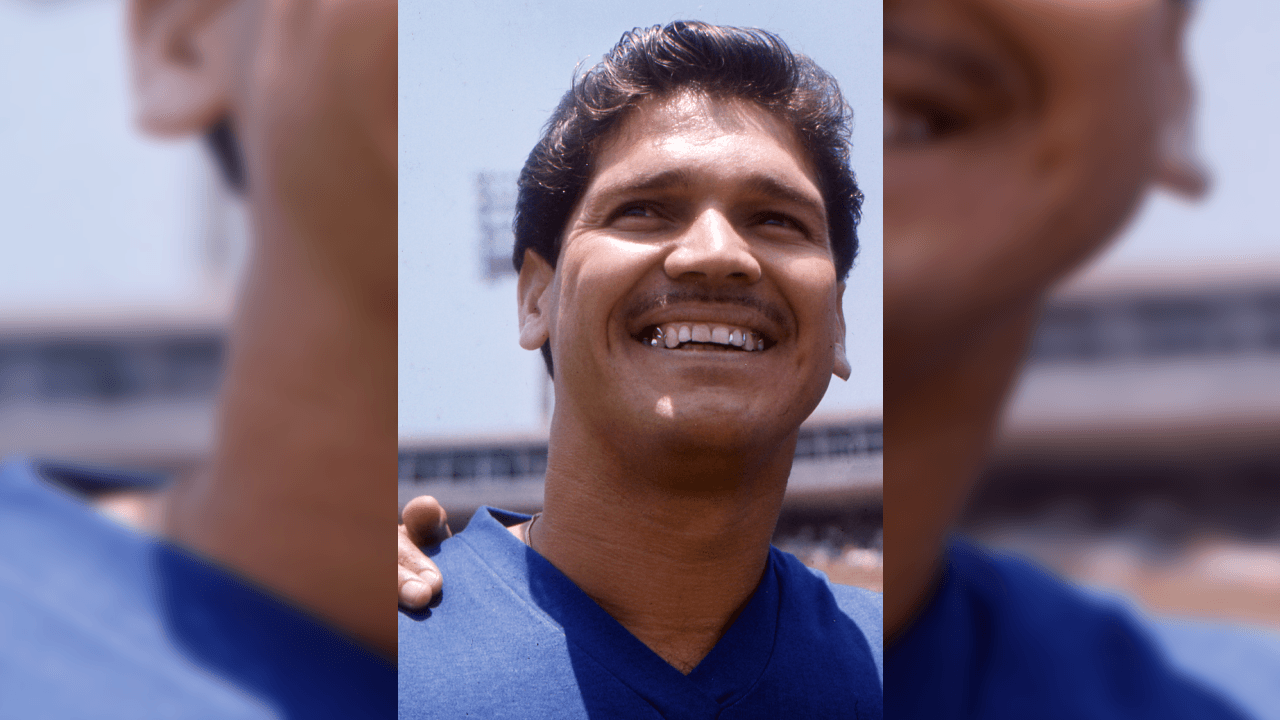 Las Chivas de Guadalajara dieron de alta a Salvador Reyes Monteón con 71 años de edad, pero fue con motivo de un homenaje por los 50 años del primer título.