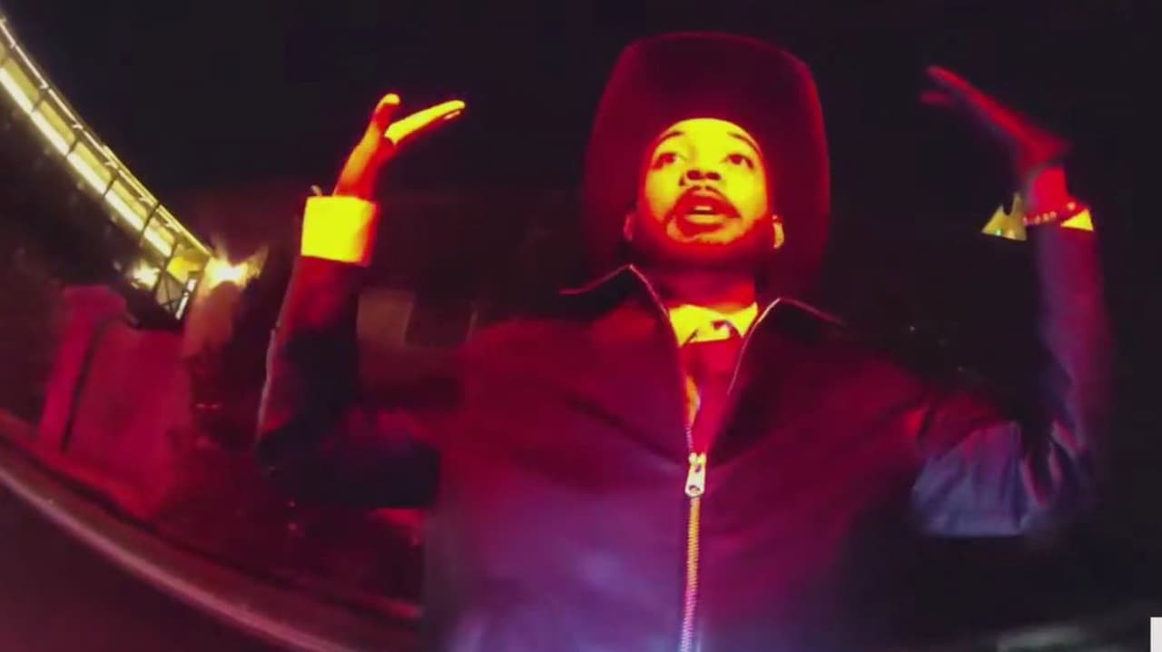 Cámaras captan agresión de conductor a oficial de Dallas; presunto agresor fue hospitalizado