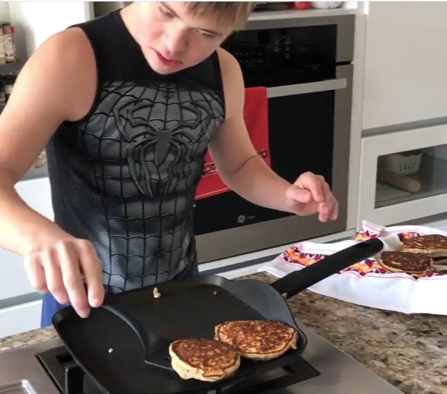 Confirmó que han estado en contacto con él vía telefónica, aunque la comunicación cesó un tiempo debido a la
<b><a href="https://www.univision.com/noticias/salud/mapa-actualizado-del-coronavirus-cifras-de-casos-confirmados-y-fallecidos" target="_blank">pandemia por el coronavirus. </a></b>
<br>