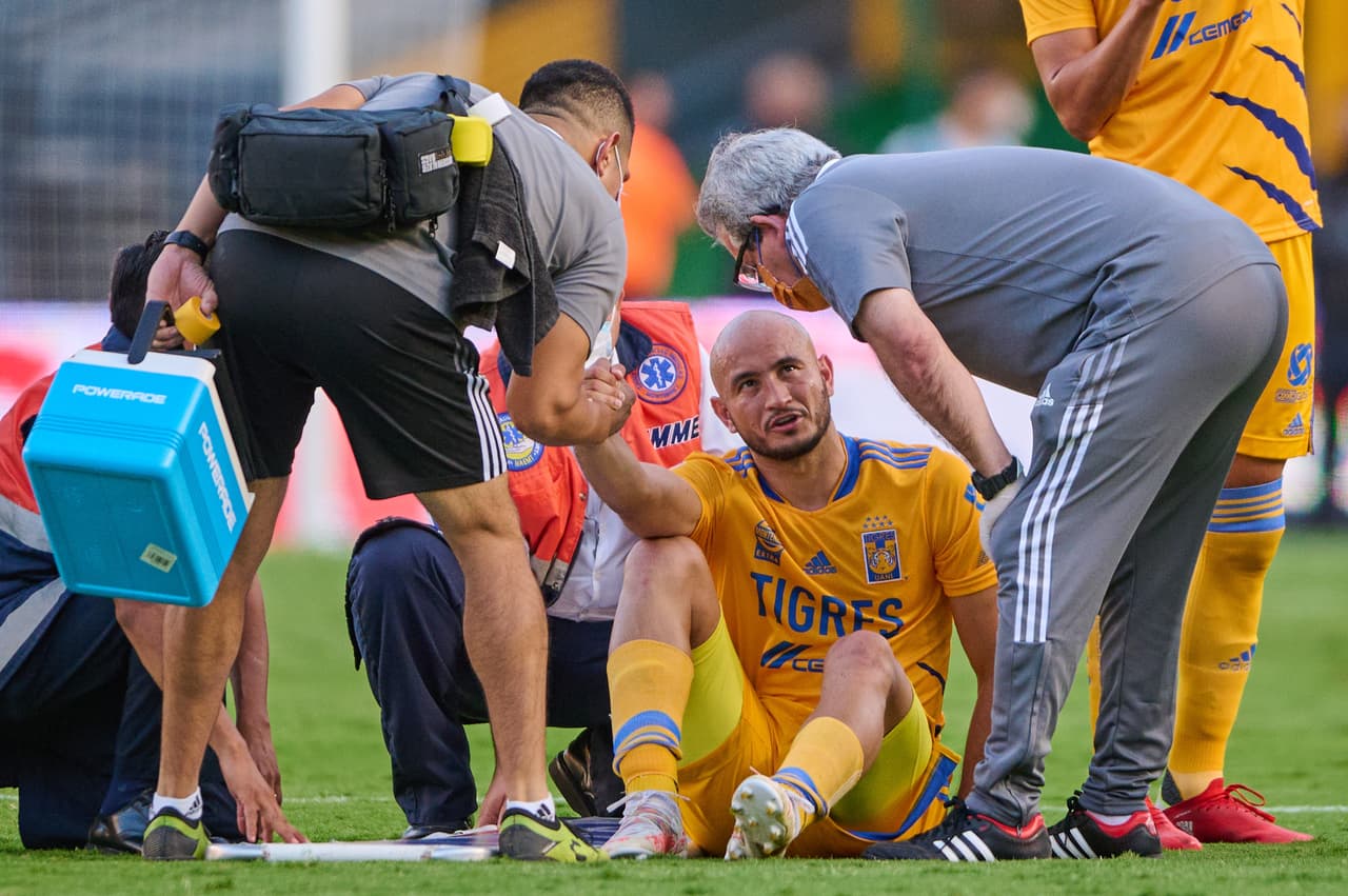 Las alarmas se encendieron cuando a poco menos de la media hora, Carlos González tuvo que salir por una lesión y en su lugar entró Florian Thauvin.