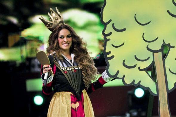 Durante la segunda temporada de Pequeños Gigantes, Galilea y los concursantes participaron en una dinámica de cuentos infantiles, donde la conductora tuvo que transformarse en tres personajes. El primero de ellos fue la 'Reina de Corazones', de 'Alicia en el país de las maravillas'.