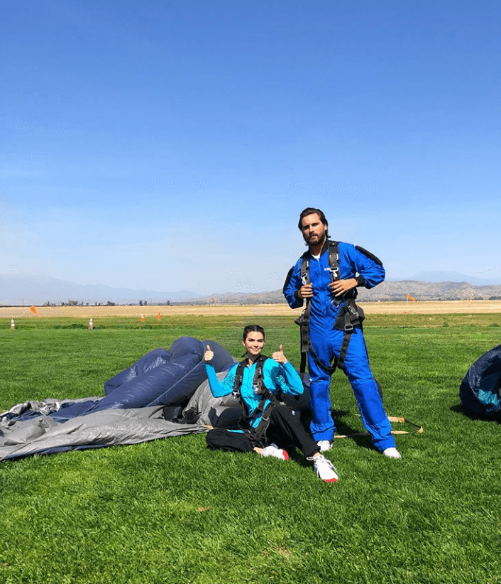 Ambos celebraban, mientras en Ohio Khloé Kardashian hacía frente al escándalo que reventó justo cuando está supuesta a dar a luz.