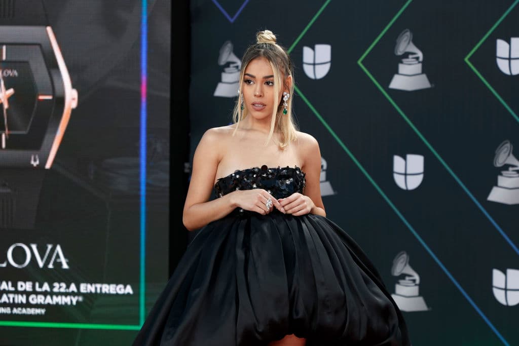 <b>Danna Paola</b>
<br>En el caso de la cantante mexicana, ella misma confesó a 'Cosmopolitan' (2021) que cambia su cabello cuando pasa una catarsis fuerte en su vida.