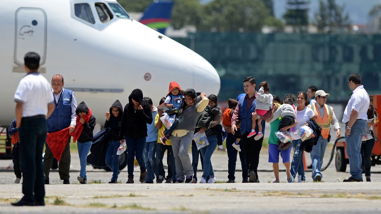 Deportar a indocumentados podría afectar a la economía de EEUU, revela estudio en Houston