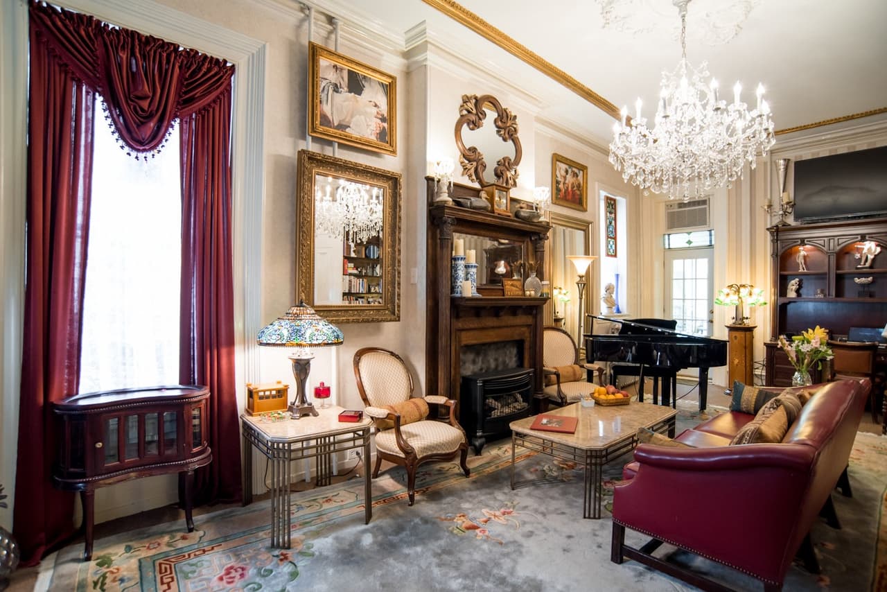 <b><a href="https://www.manayunkchambers.com/" target="_blank">Lugar número 1: Manayunk Chambers Guest House</a></b>. Alojamiento lujoso y de alta gama en una casa adosada de estilo victoriano convenientemente ubicada en el barrio artístico y moderno de Manayunk. A solo 20 minutos del centro de la ciudad en automóvil o de la línea ferroviaria regional SEPTA.