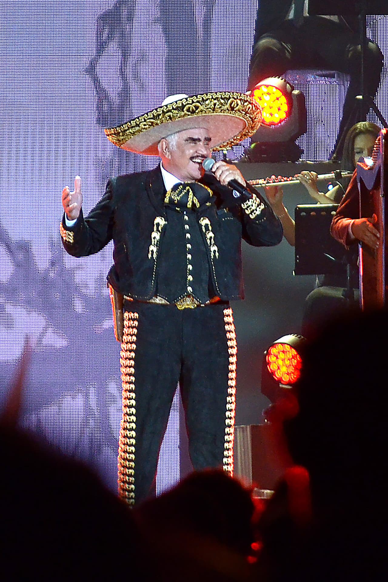 Vicente Fernández ha musicalizado varias telenovelas que han terminado en éxitos de la televisión, pero también ha tenido pequeñas apariciones como aquella del 2012 para ‘Amor Bravío’.