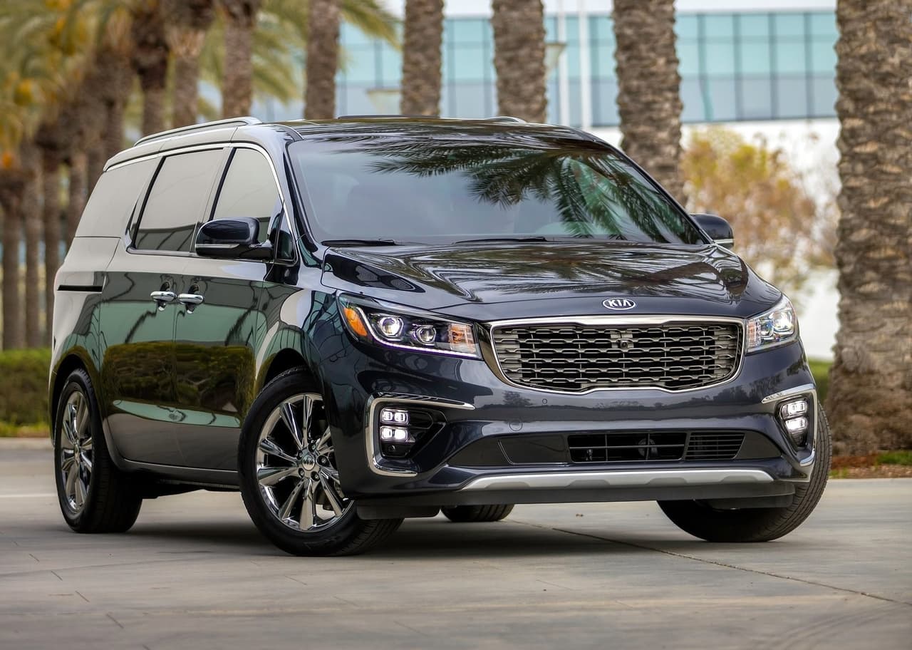 <h3 class="cms-H3-H3"><b>9. Kia Sedona</b></h3>
<br>
<br>
<b>Precio promedio en octubre de 2020:</b> $18,869
<br>
<br>
<b>Diferencia en dólares con respecto a octubre de 2019:</b> -$371
<br>
<br>
<b>Diferencia en porcentaje con respecto a octubre de 2019: </b>-1.9%