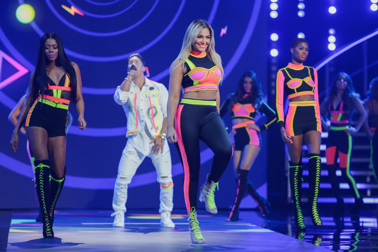 ¡Radiantes! Las diez participantes se lucieron sobre el escenario. Ahí podemos ver aún a Ceylin.