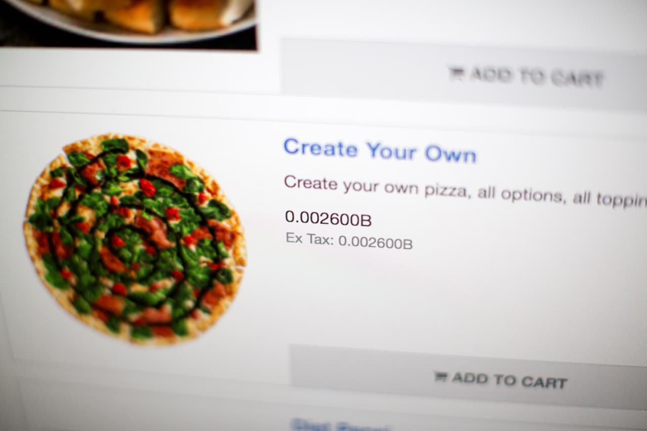 Haga su propia pizza por 0.0026 bitcoins, en PizzaForCoins.com.