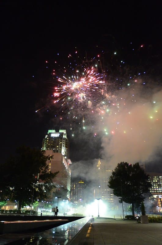 Para ver los fuegos artificiales del Día de la Independencia en el Dix Park no se necesita boleto, ni registro.