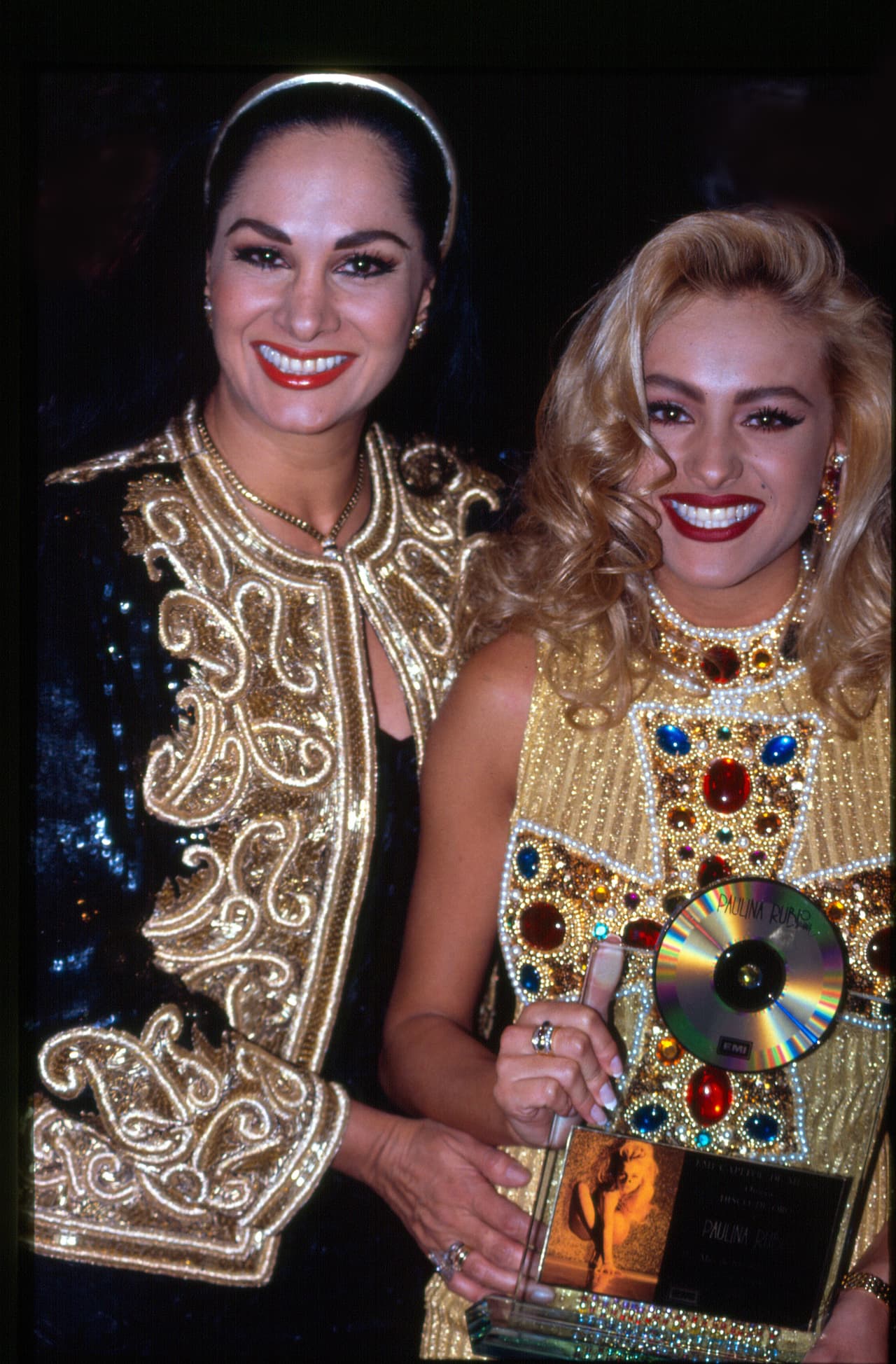 Cuando comenzó su carrera artística, la cantante lucía unos rasgos faciales diferentes.