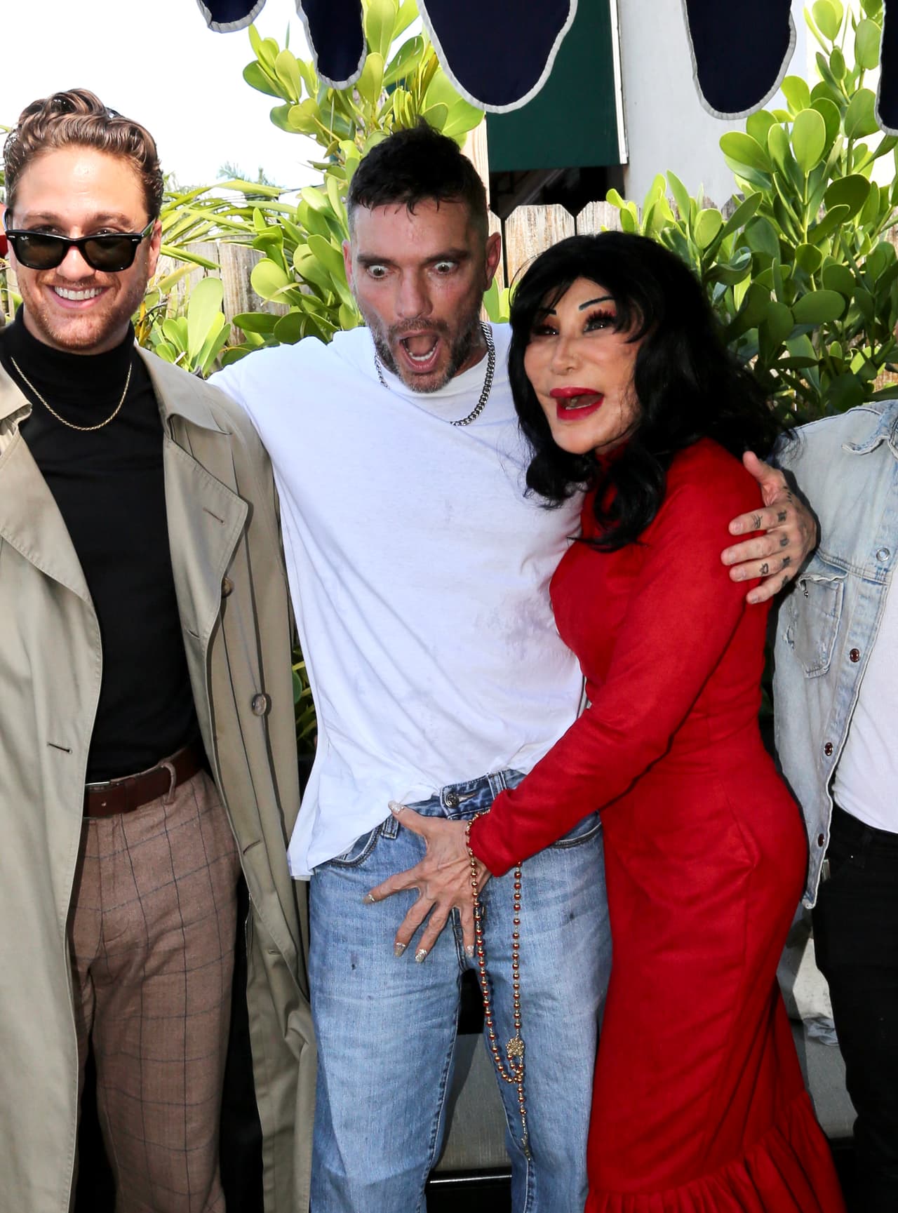 Actualmente, Lyn May se encuentra en Florida filmando junto a Julián Gil la película 'Cerdo', en la que han tenido 
<b><a href="https://www.univision.com/famosos/se-le-fue-la-mano-lyn-may-atrevida-y-seductora-con-julian-gil-en-la-presentacion-de-cerdo-video" target="_blank">escenas subidas de tono</a></b>, según han dicho ambos. 
<br>