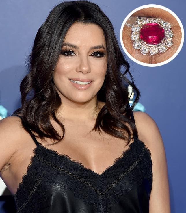 Eva Longoria recibió de su actual y segundo esposo, José Bastón, un rubí rodeado de diamantes.
<br>