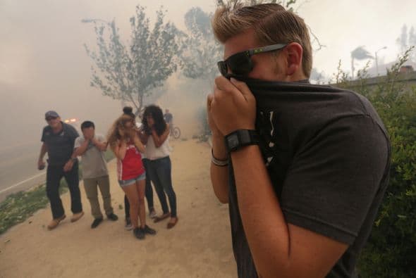 Cientos de habitantes del este de Los Ángeles fueron evacuados debido a un incendio forestal fuera de control.