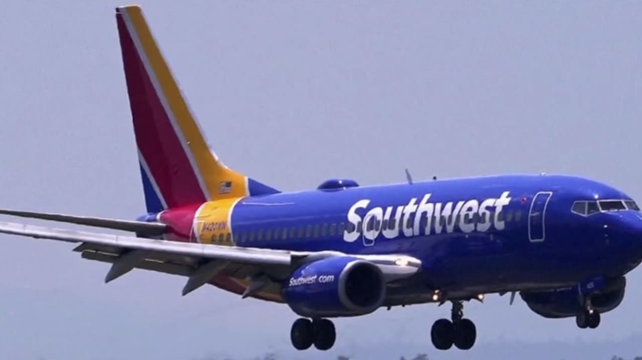 FAA investiga incidente con dos aviones en Nashville; anuncian plan de modernización del sistema aéreo en EEUU