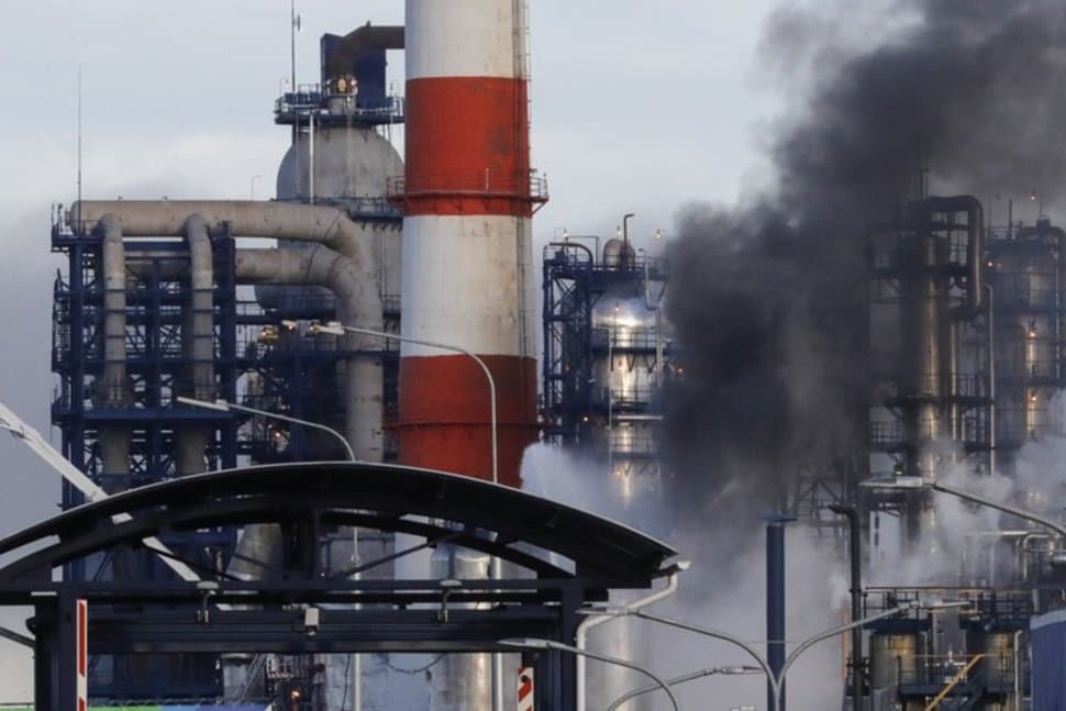 3.- Gazprom de Rusia ocupa el tercer lugar de las compañías que más emisiones de bióxido de carbono han emitido en los últimos 52 años con más de 43,230 toneladas equivalentes de bióxido de carbono, produciendo el 3.19% del total de las emisiones en el planeta. Las respuestas que las compañías dieron al periódico británico pueden leerse a través del siguiente 
<a href="https://www.theguardian.com/environment/2019/oct/09/climate-emergency-what-oil-gas-giants-say">enlace</a>.
<br>