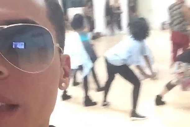 También nos dejó claro que tanto él como sus bailarines se están preparando bastante bien.