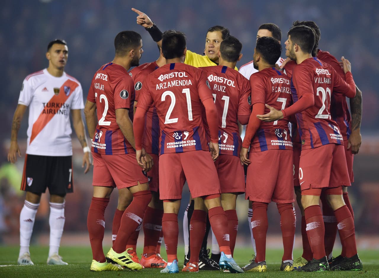 Juan Pablo Carrizo, ex Monterrey, cae con Cerro Porteño ante River en Libertadores