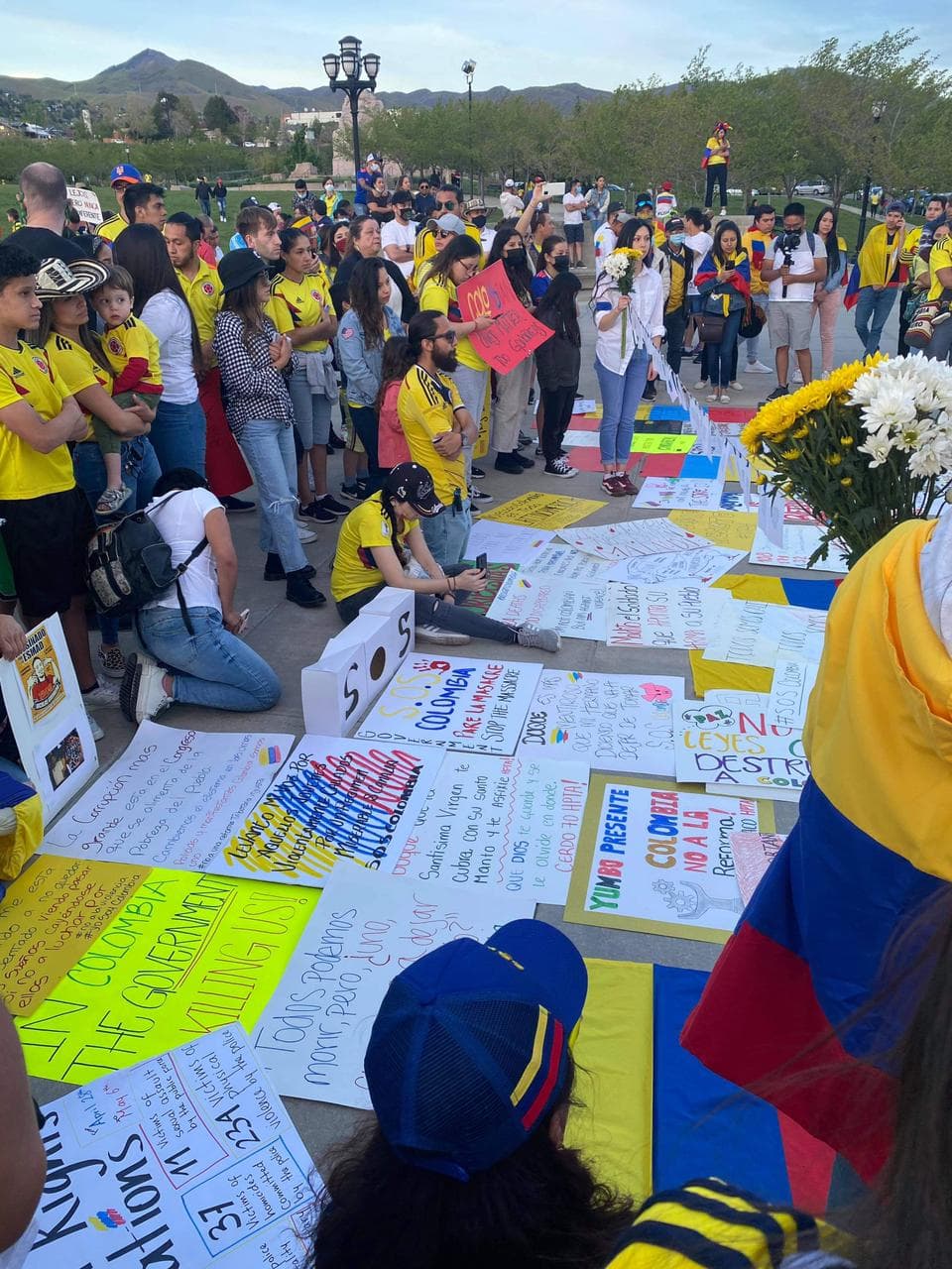La reunión fue pacífica y alegre, en contraste con las manifestaciones 
<a href="https://www.univision.com/shows/noticiero-univision/protestas-en-colombia-crecen-las-denuncias-de-represion-y-abusos-por-parte-de-la-policia-video">reprimidas con violencia</a> que están teniendo lugar en Colombia.