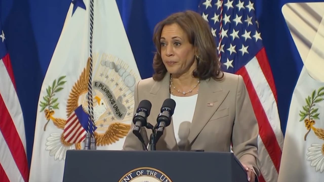 Harris habla de los esfuerzos de la Casa Blanca para reducir los costos de atención médica en visita a Durham