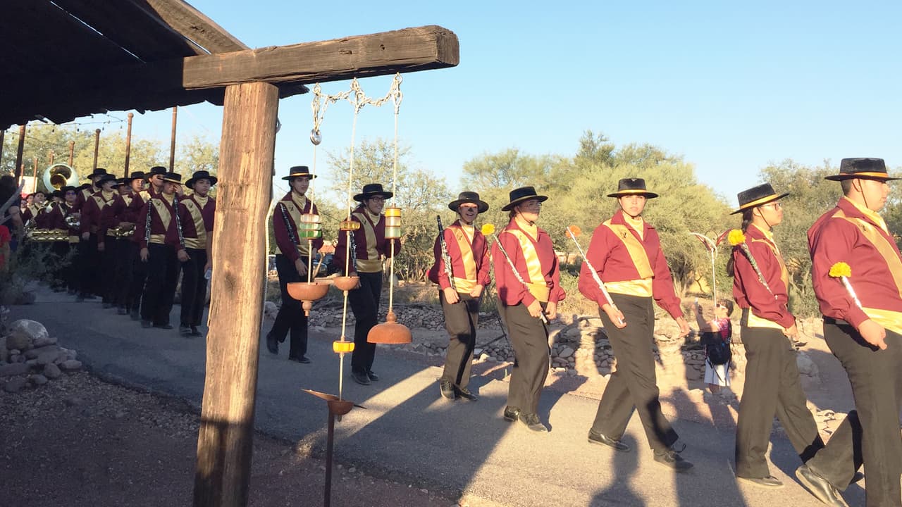 La Banda de la Secundaria de Nogales, Arizona, estuvo presente en el evento y marchó en la peregrinación.