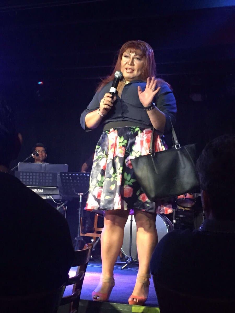 La última dama de nuestro conteo es interpretada por el actor de telenovelas Roberto Tello, quien tiene un espectáculo de comedia vestido totalmente de mujer.