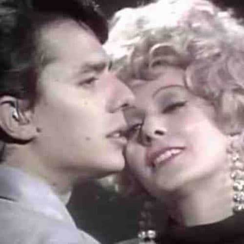 No obstante, Silvia ha admitido, en varias ocasiones, haber sufrido dentro de su matrimonio. Tanto en su 
<a href="https://www.univision.com/shows/silvia-pinal-presento-su-libro-y-alejandra-guzman-la-acompano-con-un-tierno-beso-fotos">libro</a> como en su 
<a href="https://www.univision.com/shows/silvia-pinal-frente-a-ti">serie biográfica</a>, relató que vivió violencia psicológica, física y sexual.