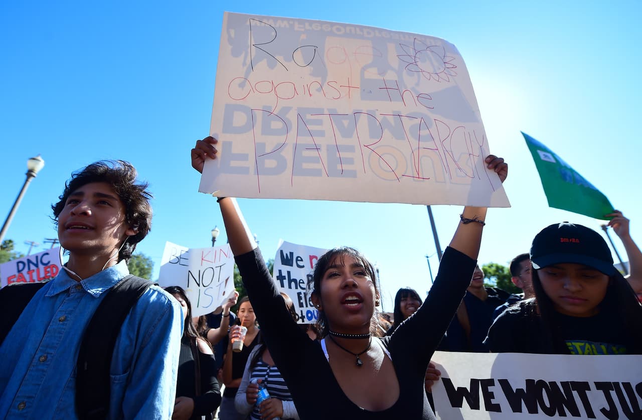 Autoridades educativas y policiacas pidieron a los jóvenes tener cuidado.
