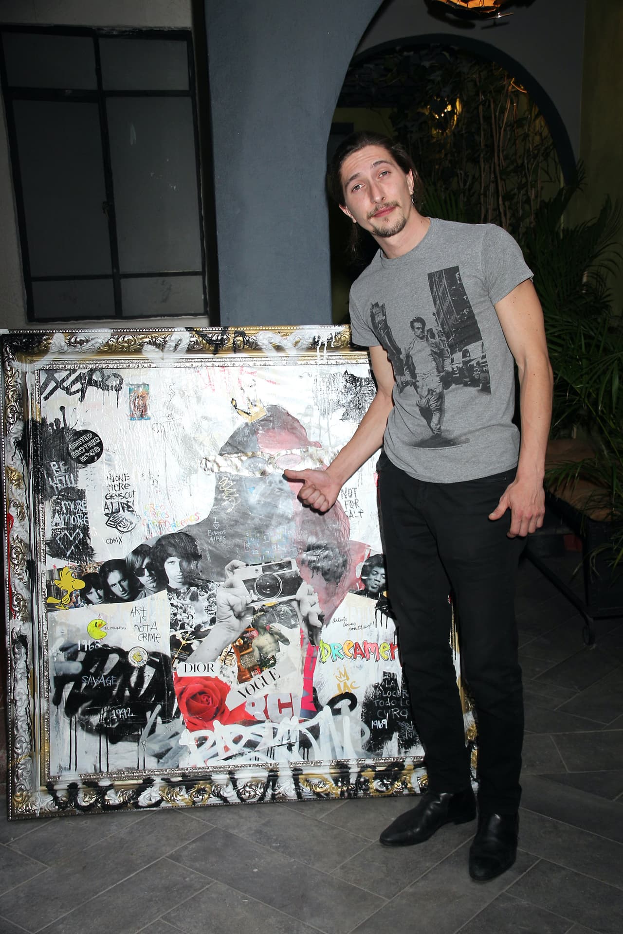 Siendo aún un niño, Federico Ayos le aventaba en la cara los cuentos infantiles que le regalaba, según relató el propio Diego Olivera a Reforma.
<br>