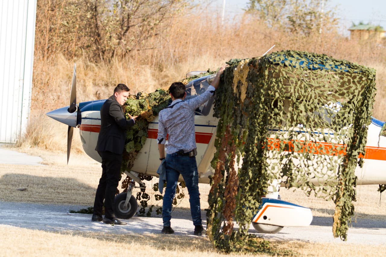 En '
<b><a href="http://www.univision.com/series/la-piloto">La piloto</a></b>', el coronel Santamaría encontró la pista donde 
<b><a href="http://www.univision.com/series/la-piloto/livia-brito-es-yolanda-en-la-piloto">Yolanda</a></b> estaría tomar la avioneta y regresar a México.