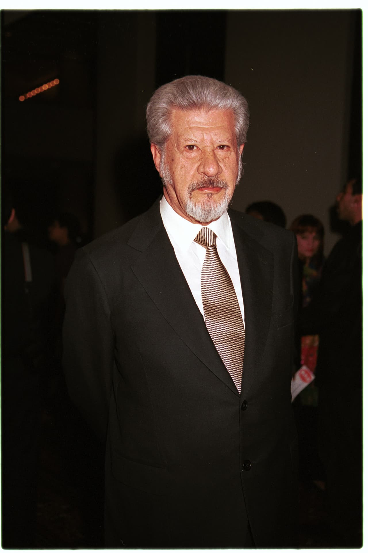 Es tanta su frustración, que el artista de clásicas telenovelas como 'Senda de gloria' (1987) asegura que si esto no acaba y no puede regresar a trabajar, va a dejar este mundo. 
<br>