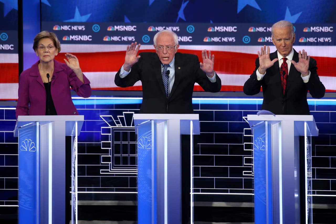 El plan de salud del senador 
<b><a href="https://www.univision.com/temas/bernie-sanders">Bernie Sanders</a></b>, bautizado ‘Medicare para Todos’, disparó la primera polémica sustancial sobre política (y no ataques personales) en el escenario del debate. La senadora Elizabeth Warren recriminó al senador de Vermont que haya sido criticado por sindicatos de trabajadores de servicios de Nevada, que temen perder sus actuales beneficios en un proyecto que Sanders asegura que busca eliminar la participación privada en el sector de la salud. Pete Buttigieg se unió a las críticas, mientras que Joe Biden defendió los logros en materia de sanidad conseguidos durante el gobierno de Obama.