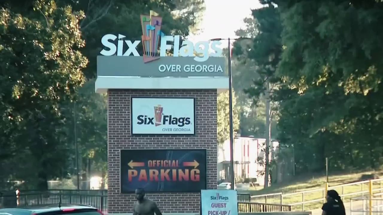 Six Flags anuncia el cierre de algunas montañas rusas en todo EEUU tras la muerte de un hombre en Georgia