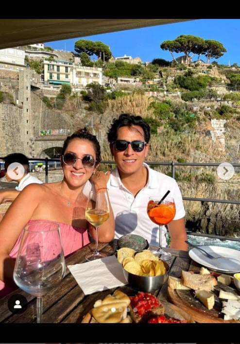 "Feliz cumpleaños al hermano más especial, cariñoso, atento y divertido", escribió la también presentadora de 
<b>Noticiero Univision Fin de Semana. </b>
<br>