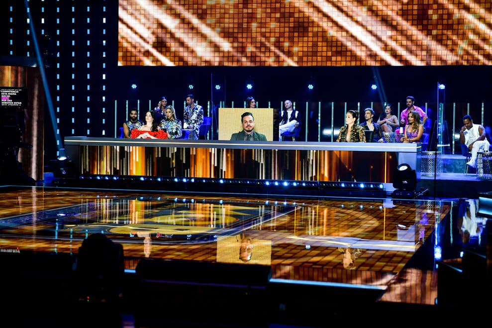 En la línea de jueces estuvo Casper Smart, Dayanara Torres y Paty Manterola. El trío de celebridades gozó con las celebridades participantes su energía y pasión.