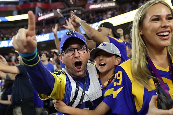 Las celebraciones por el triunfo de Los Rams además del desfile de la victoria, también incluirán otros honores en la ciudad que implican que hasta el legendario letrero de Hollywood cambiará a "RAMS HOUSE" desde este lunes hasta el miércoles, 16 de febrero.