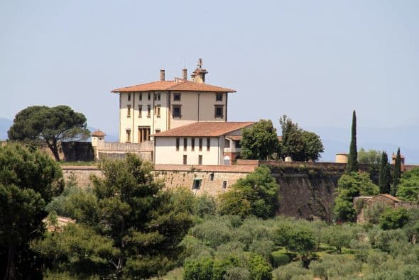 Luego de una cena 'pre boda' en Francia, Kim y Kanye, ofrecerán a sus invitados un vuelo hacia Florencia, donde se darán el 'sí, acepto'.