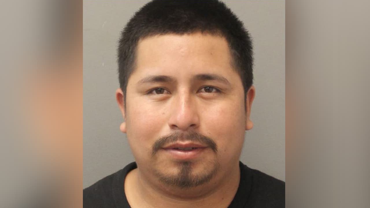 Jose Alberto Gonzalez-Juarez - Es el tercer cargo por conducir bajo los efectos del alcohol (DUI) que recibe.