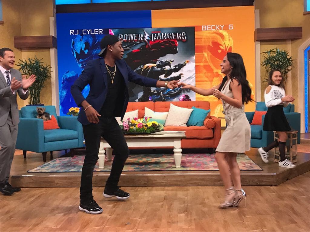 Los nuevos 'Power Rangers' mostraron que son buenos para la acción y también para el baile.