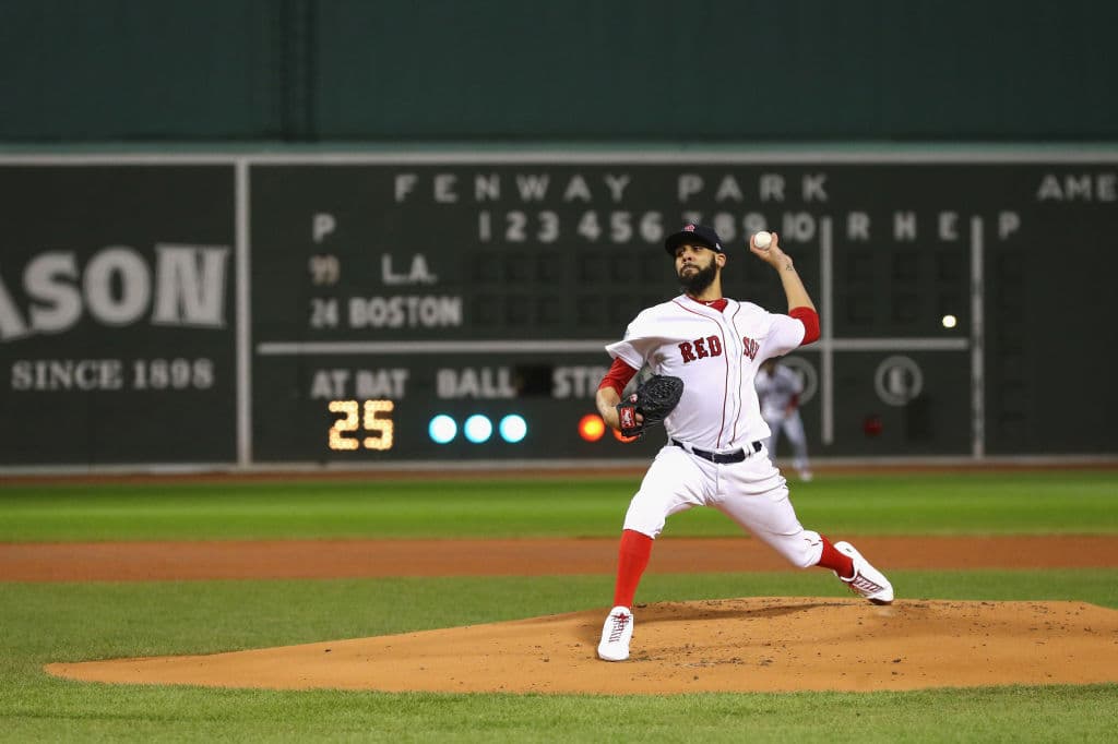 David Price empezó con solvencia manejando el primer inning. Aunque dio un pasaporte, se fue ileso en su presentación en la Serie Mundial 2018 con su primera tanda.