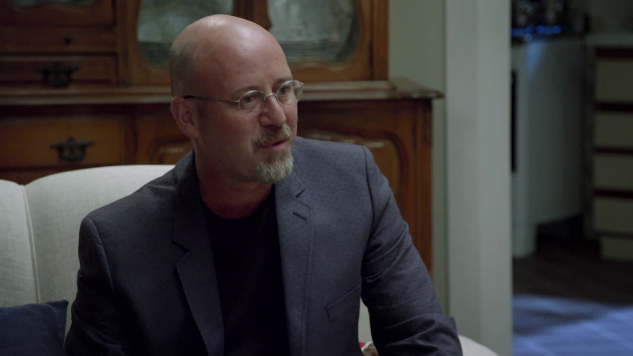 Por su parte, Jonás es un pastor dedicado no solo a su congregación, sino también a su familia.