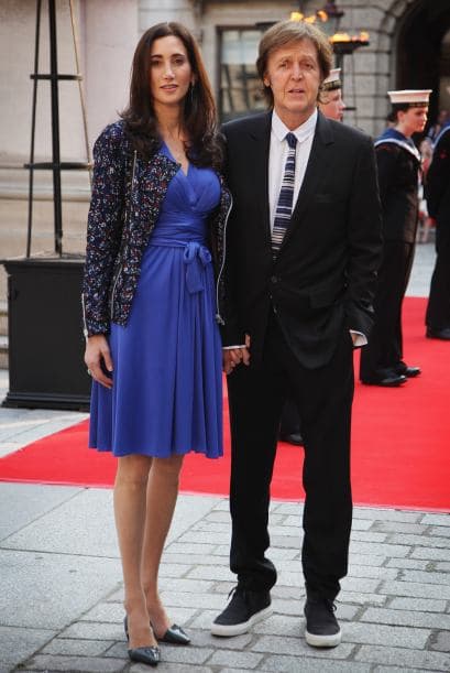 A ella nada le importó la diferencia de 18 años, pues ella alcanza los 54, mientras que Paul ya casi cumple 72.