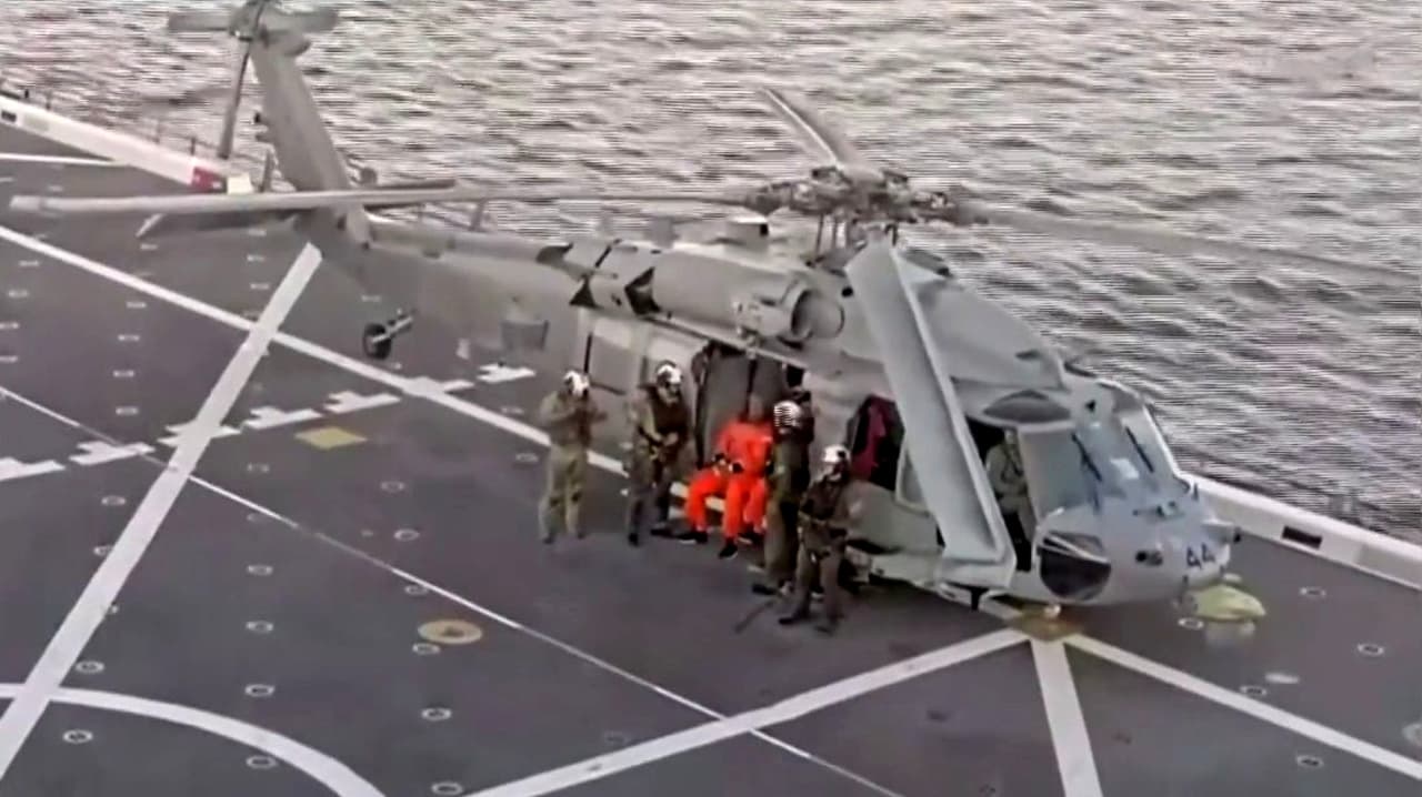 Artemis II: Mira los primeros momentos en los que astronautas vuelven a "tocar el suelo" en el buque