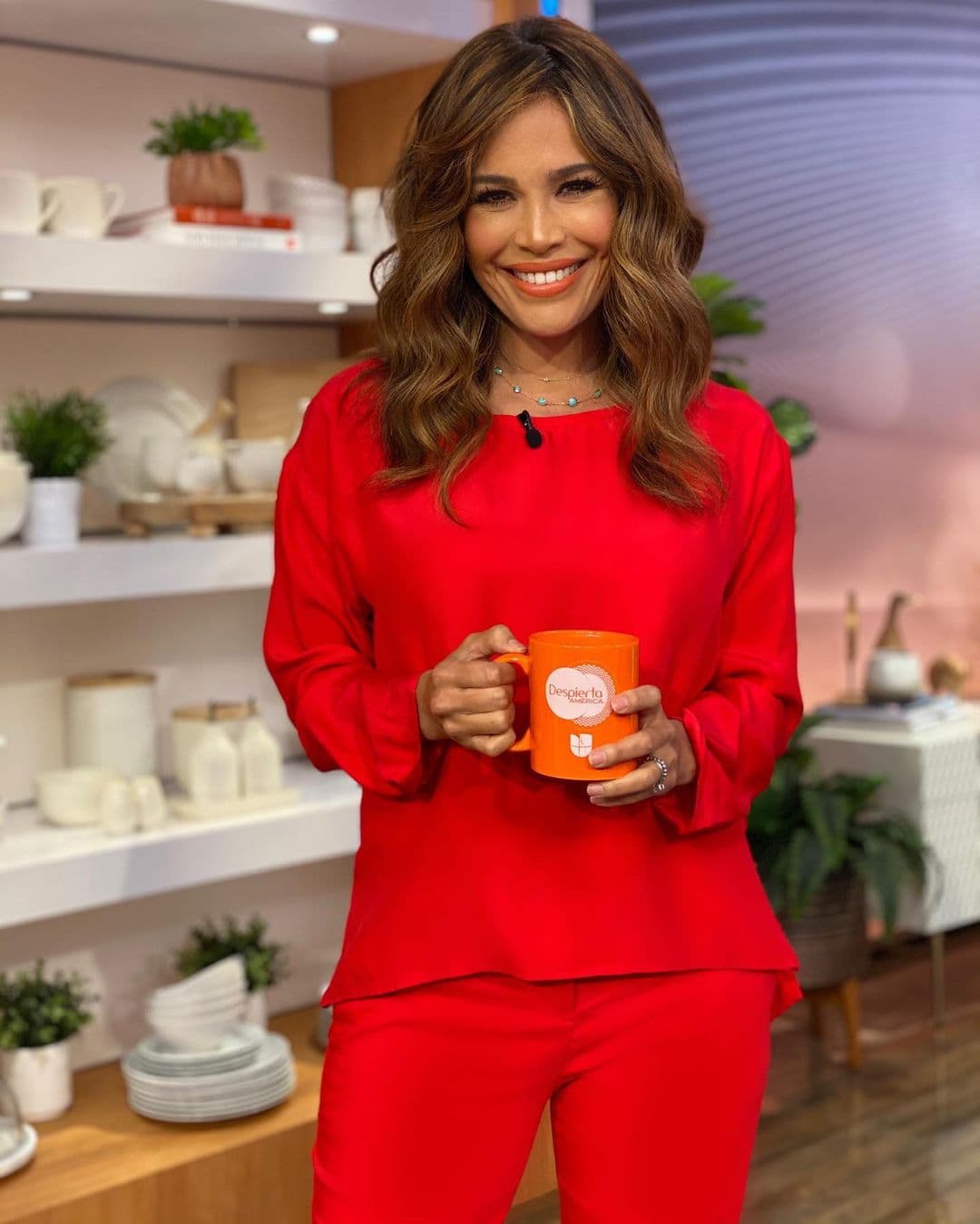 Otra de las mamás del show es Karla Martínez. La conductora compartió en las plataformas digitales una felicitación para las mamás que celebran el 10 de mayo, el Día de las Madres en México.