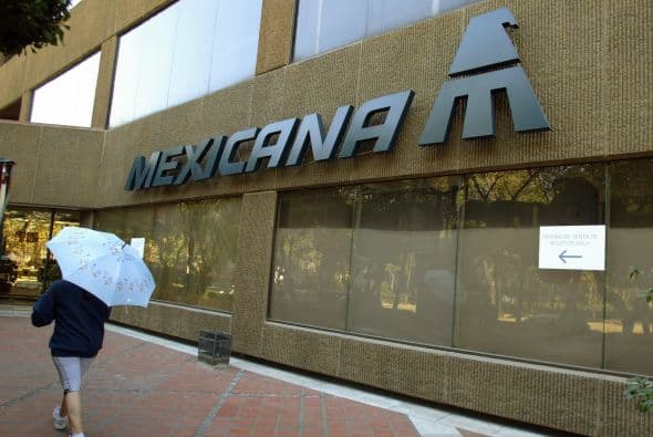 "No se deben despertar falsas expectativas", afirmó Lozano al cuestionarle sobre el rescate de Mexicana, y agregó que eso no sucederá ya que todavía "hay grupos de inversionistas interesados".