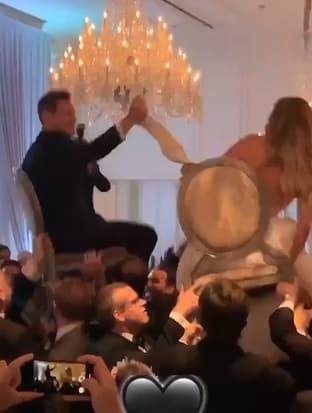 Anunció su compromiso con Tracey Kurland dos semanas después de 
<b><a href="https://www.univision.com/estilo-de-vida/bodas/revive-la-boda-del-principe-harry-y-meghan-markle-asi-te-la-contamos" target="_blank">la boda real </a></b>del príncipe Harry y Markle en mayo de 2018.
<br>