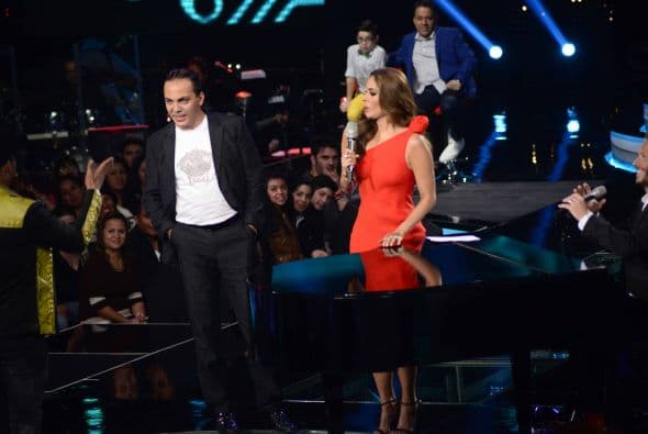 ¿Espinoza o Cristian? Ambos cantantes trataron de explicar cómo se seduce a una dama y dieron tremenda clase de consejos, los cuales aplicaron con la bella Galilea Montijo.